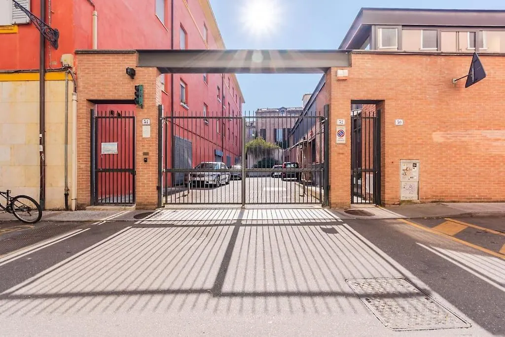 Apartamento Palazzo Artisti 270Mq Penthouse 4 Bedr Jacuzzi Módena 0*,  Italia