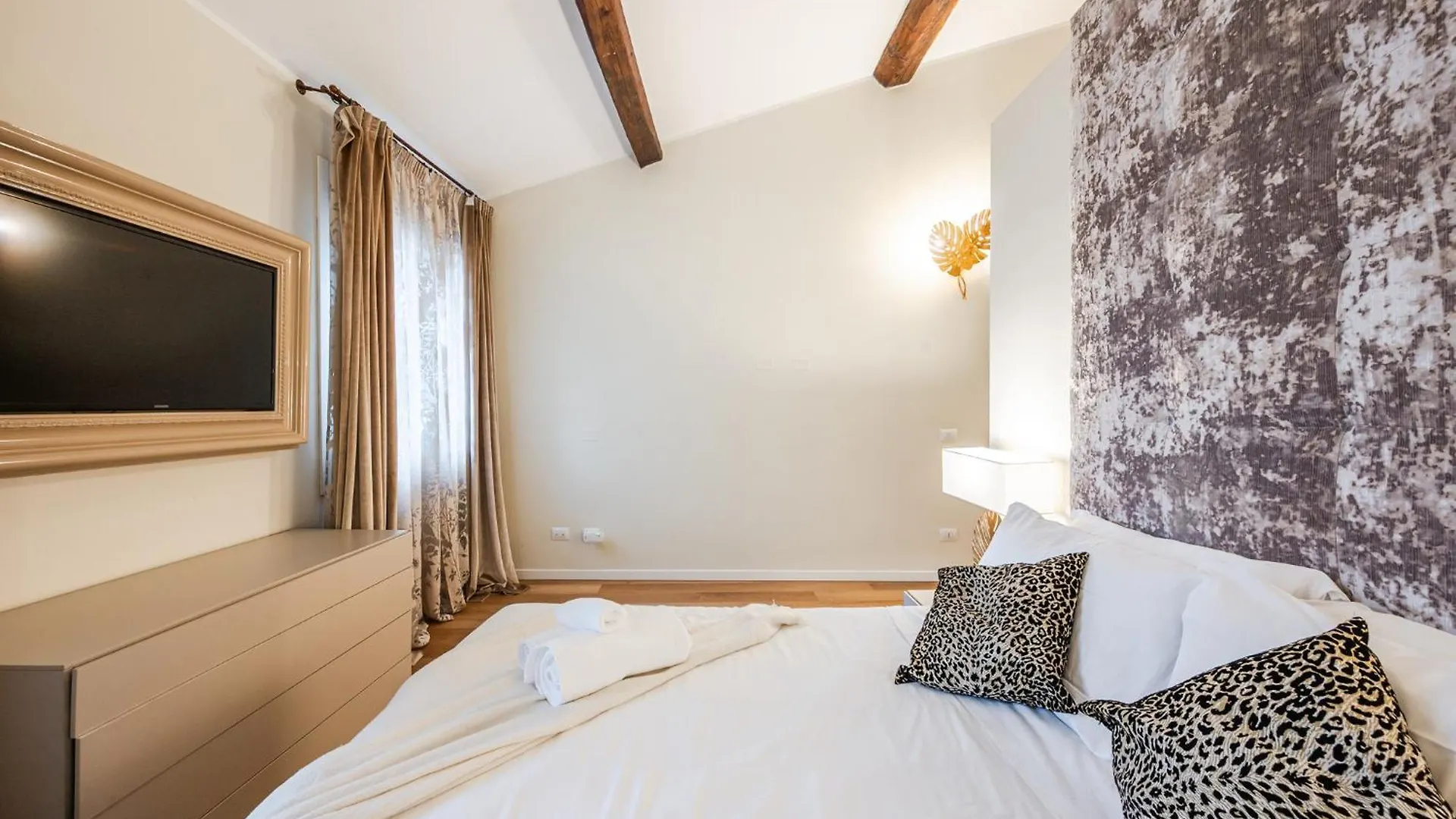 Apartamento Palazzo Artisti 270Mq Penthouse 4 Bedr Jacuzzi Módena 0*,